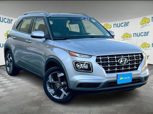 Used 2023 Hyundai Venue SEL image 1