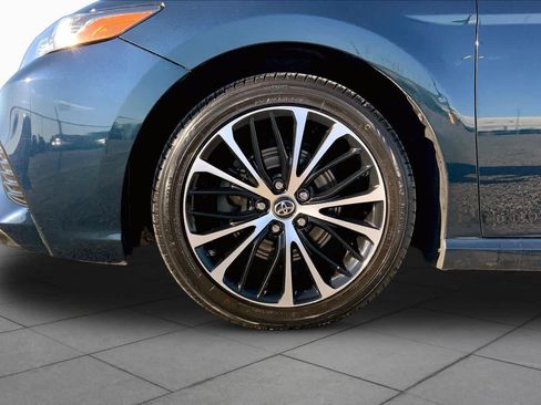 Used 2018 Toyota Camry SE w/ Convenience Package FWD image 11