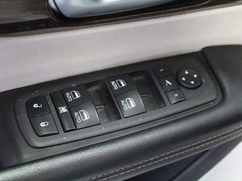 Used 2022 Chrysler Pacifica Limited image 23