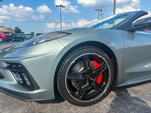 Used 2024 Chevrolet Corvette Stingray Preferred Conv w/ Z51 Performance Package RWD image 13