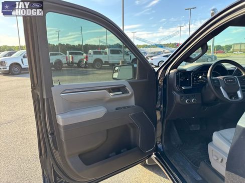 Used 2025 GMC Sierra 1500 SLE AWD/4WD image 11