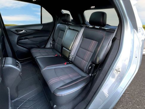 Used 2022 Chevrolet Equinox RS w/ Infotainment Package image 14