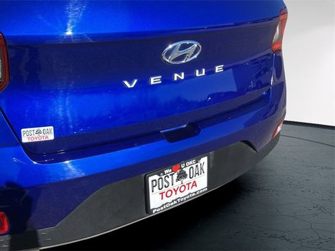 Used 2023 Hyundai Venue SEL image 14