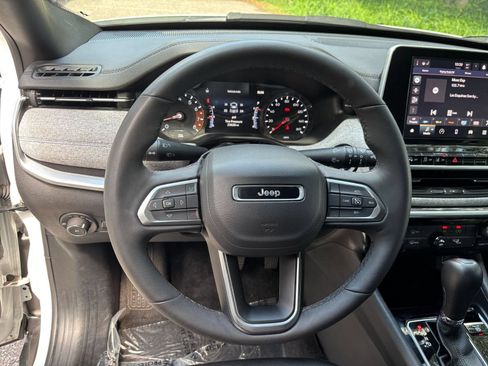 Used 2025 Jeep Compass Latitude AWD/4WD image 27