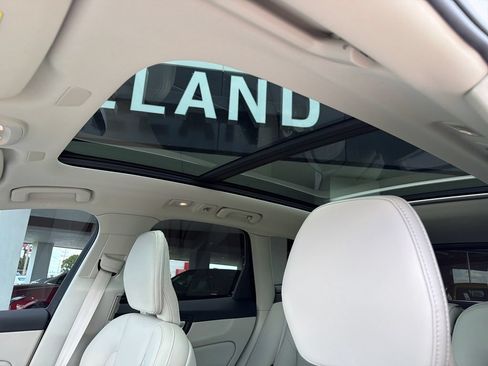 Used 2023 Volvo XC60 B5 Ultimate w/ Climate Package FWD image 32