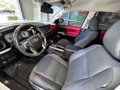 Used 2021 Toyota Tacoma SR5 AWD/4WD image 18