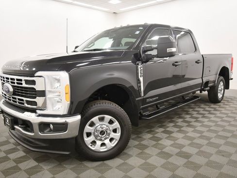 Used 2023 Ford F250 XLT image 2