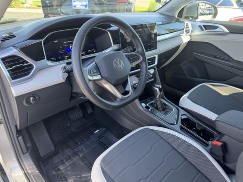 Used 2025 Volkswagen Taos SE image 16