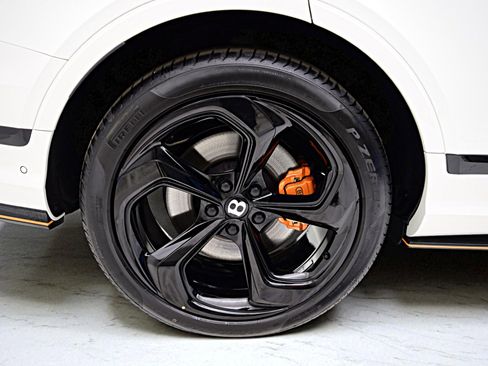 New 2025 Bentley Bentayga image 40