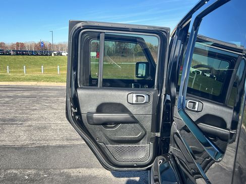Used 2021 Jeep Wrangler Unlimited Sahara w/ Uconnect 4C Nav & Sound Group image 38