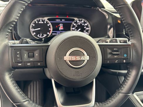 Used 2025 Nissan Pathfinder SV FWD image 29