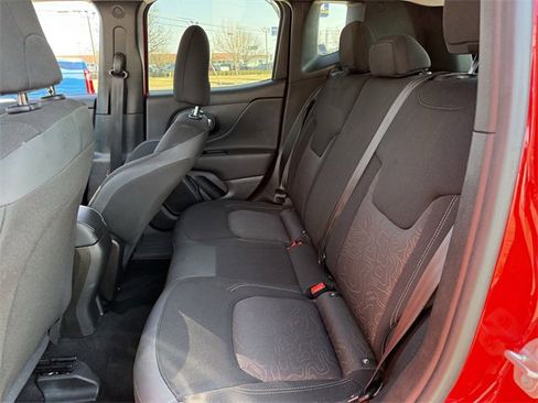 Used 2023 Jeep Renegade Latitude image 24