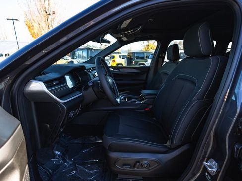 New 2025 Jeep Grand Cherokee Laredo X w/ Trailer Tow Package image 20