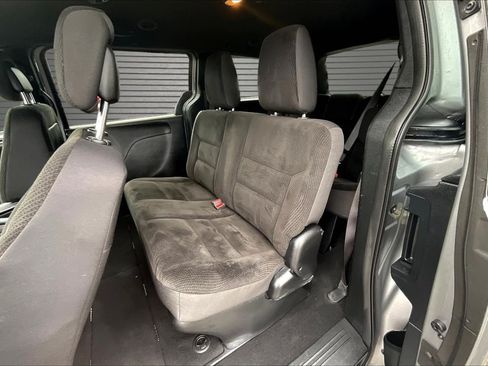 Used 2018 Dodge Grand Caravan SE FWD image 20