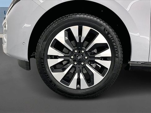 New 2025 Ford Expedition Platinum w/ Driver's Package image 13