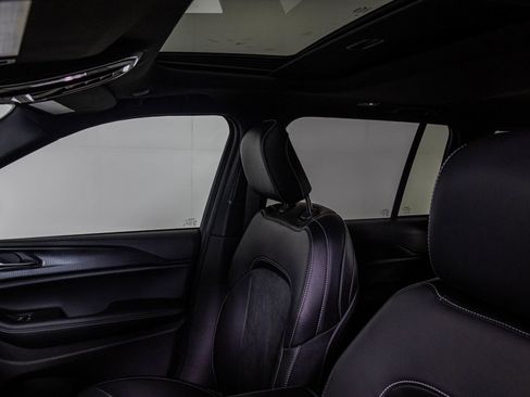 New 2025 Jeep Grand Cherokee Altitude image 25