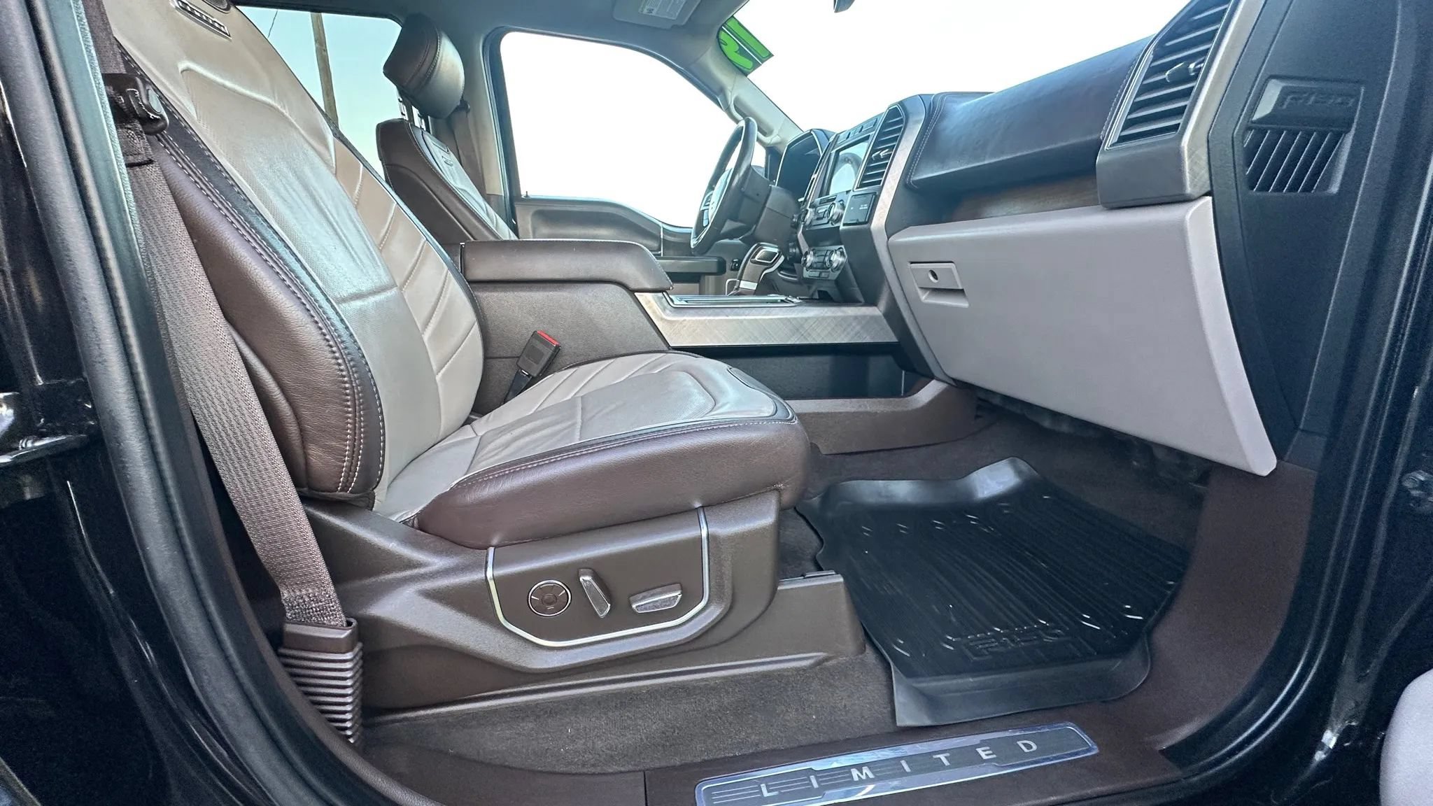 Used 2019 Ford F150 Limited w/ Trailer Tow Package AWD/4WD image 24