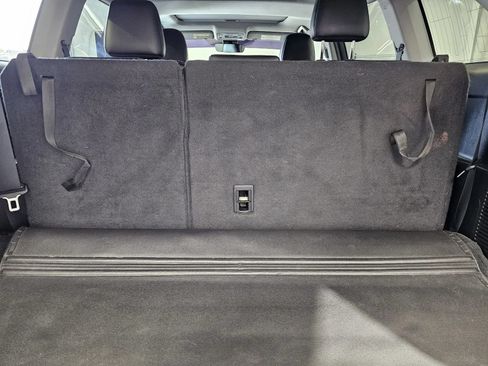 Used 2019 Toyota Highlander SE w/ Carpet Mat Package (TMS) FWD image 11
