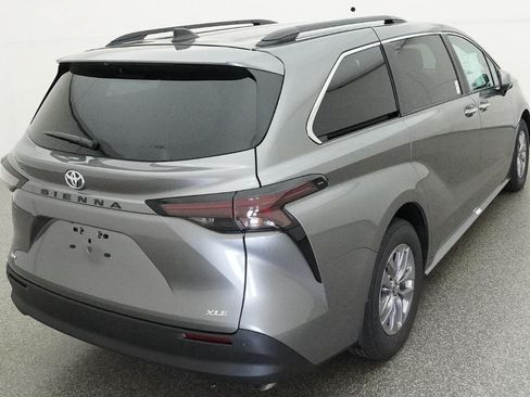 New 2026 Toyota Sienna XLE FWD image 22