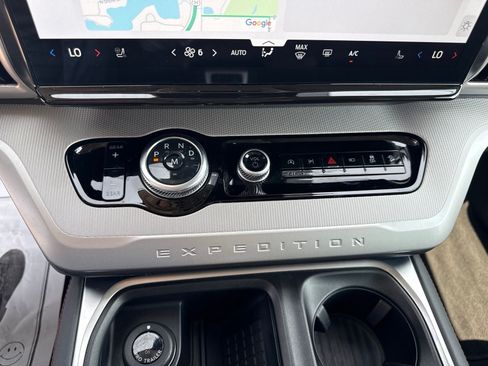 Certified 2025 Ford Expedition Active AWD/4WD image 28