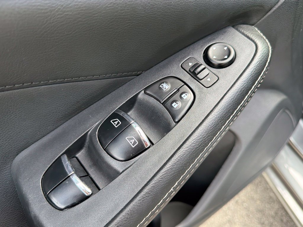 Used 2017 Nissan Maxima Platinum FWD image 13