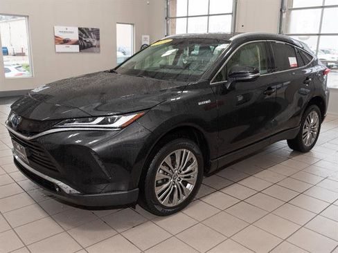 Used 2021 Toyota Venza XLE w/ Softex Package image 4