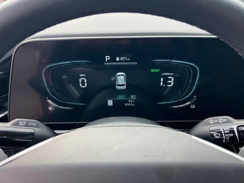 Certified 2024 Kia Niro EX image 17