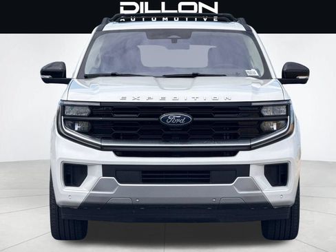 Used 2025 Ford Expedition Platinum w/ Driver's Package AWD/4WD image 9