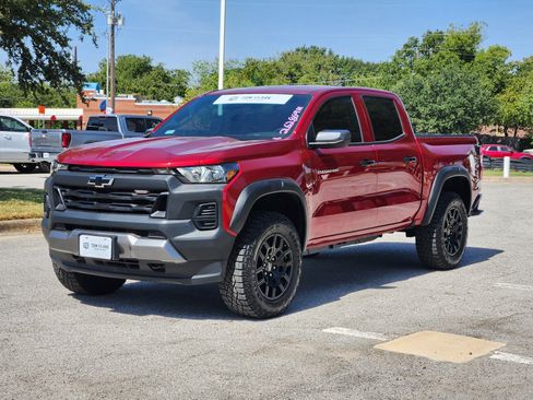 Used 2025 Chevrolet Colorado Trail Boss AWD/4WD image 2