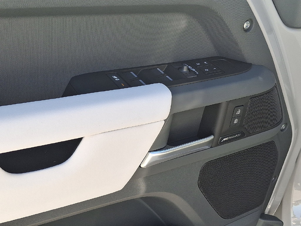 New 2026 Land Rover Defender 110 S AWD/4WD image 7