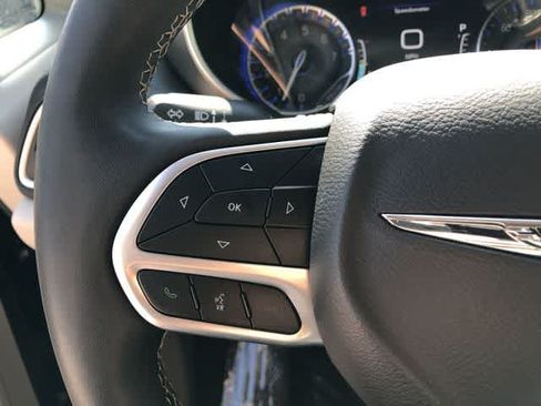 Certified 2024 Chrysler Pacifica Touring-L FWD image 20