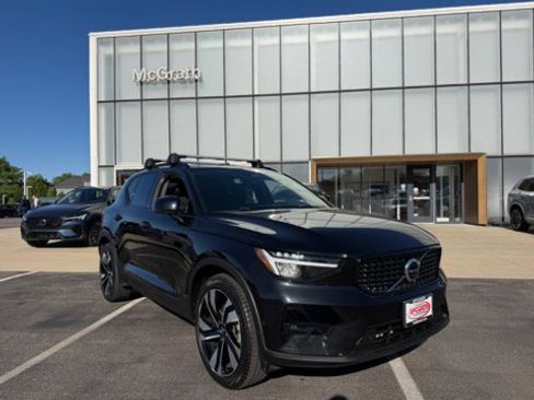 Used 2023 Volvo XC40 B5 Plus w/ Protection Package Premier AWD/4WD image 3