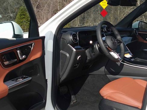 Used 2026 Mercedes-Benz GLC 300 4MATIC image 23