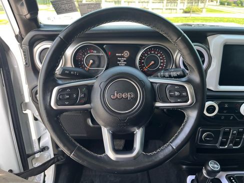 Used 2018 Jeep Wrangler Unlimited Sahara w/ Uconnect 4C Nav & Sound Group image 16