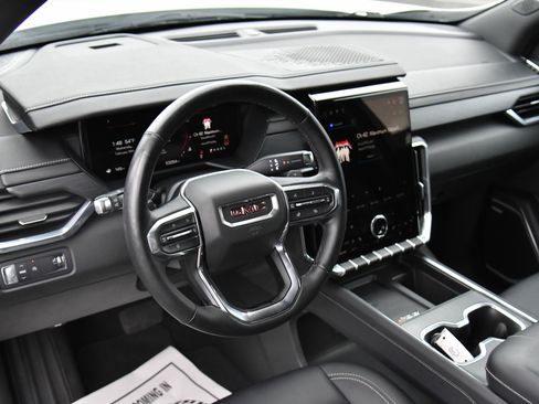 Used 2024 GMC Acadia Elevation image 17