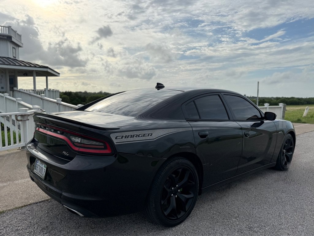 Used 2017 Dodge Charger R/T w/ Plus Group RWD image 5