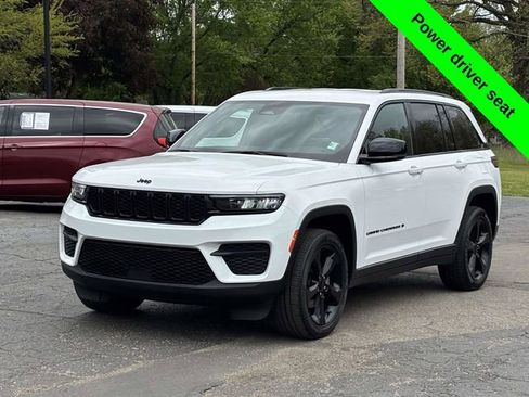 Used 2023 Jeep Grand Cherokee Altitude AWD/4WD image 29