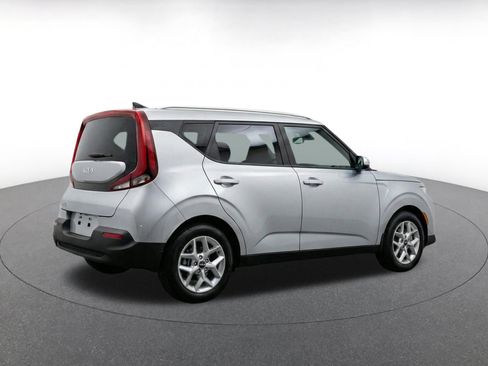 Used 2025 Kia Soul LX w/ LX Technology Package FWD image 9