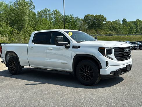 Used 2022 GMC Sierra 1500 Elevation w/ LPO, Elevation Black Package AWD/4WD image 2