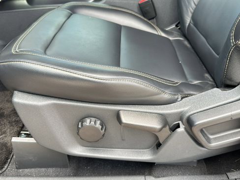 Used 2025 Ford Bronco Badlands image 15