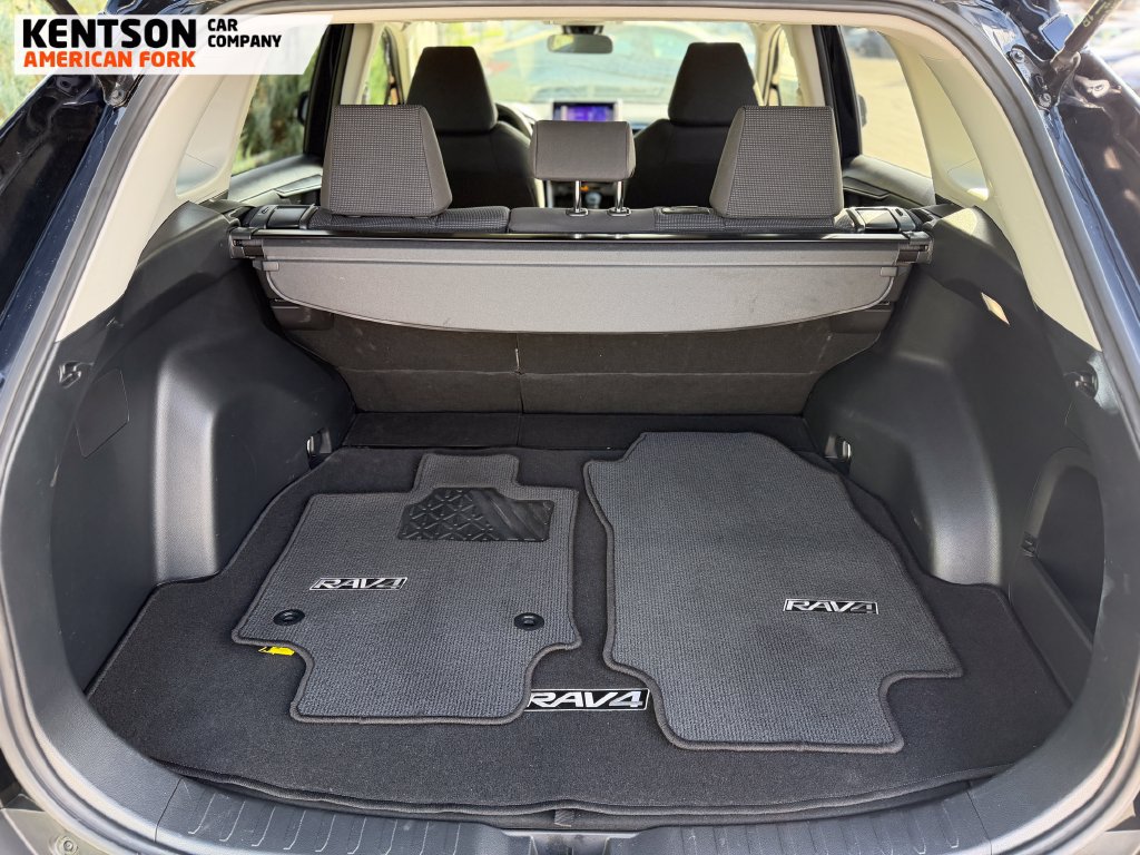 Used 2025 Toyota RAV4 LE AWD/4WD image 31
