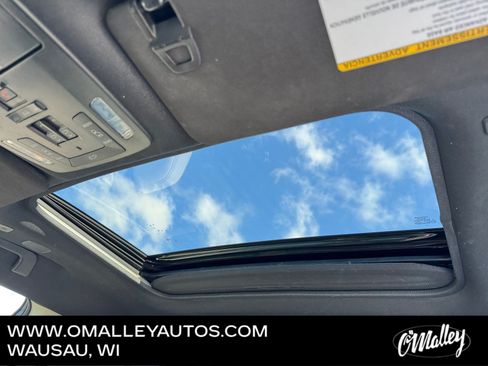 Used 2025 Toyota Sienna Platinum AWD/4WD image 23