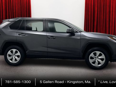 Used 2023 Toyota RAV4 LE AWD/4WD image 4