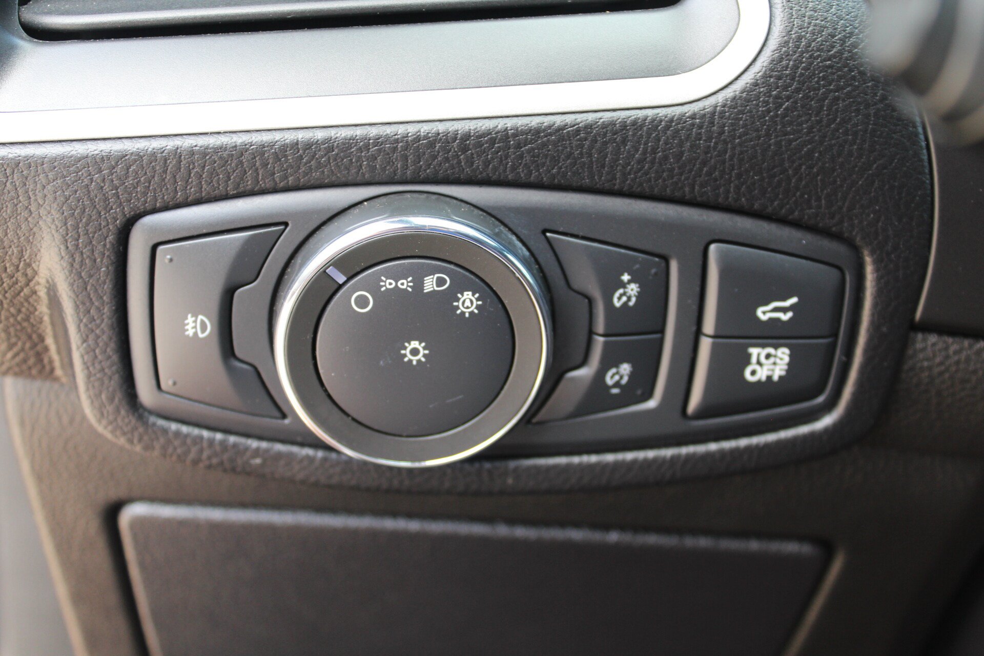 Used 2021 Ford Edge ST-Line FWD image 32