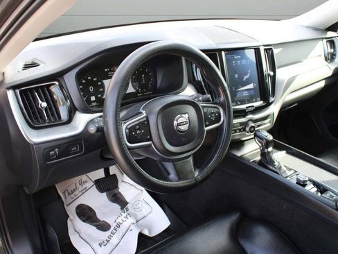 Used 2019 Volvo XC60 T5 Momentum w/ Multimedia Package image 13