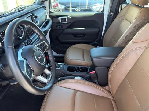 Used 2022 Jeep Wrangler Unlimited Sahara w/ Cold Weather Group image 16