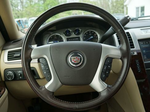 Used 2012 Cadillac Escalade Luxury image 8