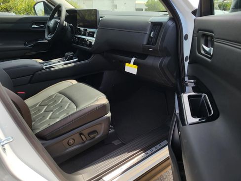 New 2026 Nissan Pathfinder Platinum FWD image 13
