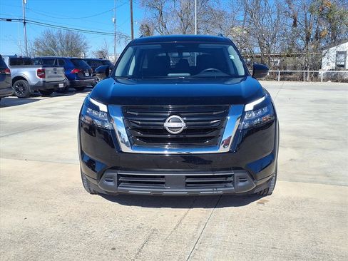 Used 2024 Nissan Pathfinder SV image 3