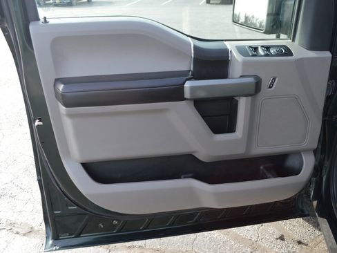 Used 2016 Ford F150 XLT AWD/4WD image 11